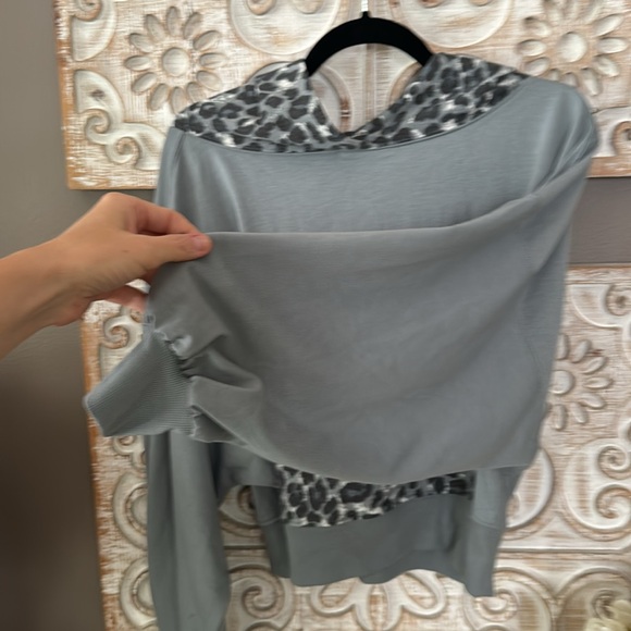 ZENANA | Leopard Sweater Hoodie Women’s Medium - Picture 8 of 10